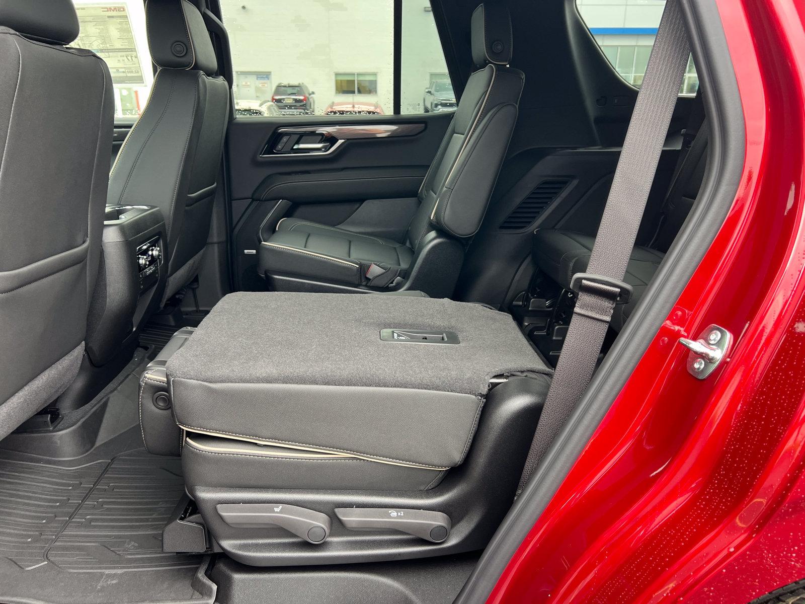 New 2026 GMC Yukon Elevation w/ LPO, Elevation Black Package AWD/4WD image 6