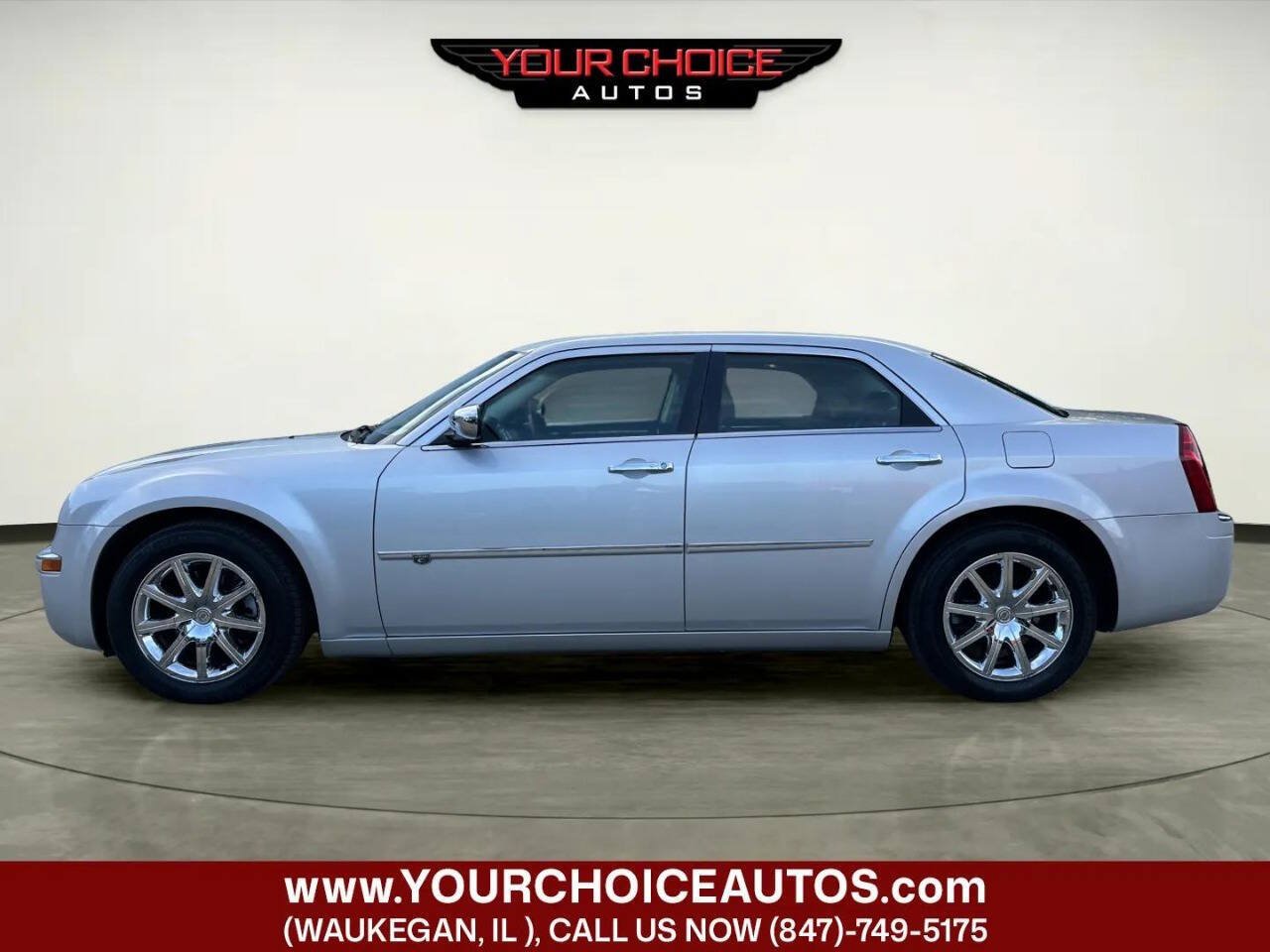 Used 2010 Chrysler 300 C w/ Luxury Group II RWD image 2