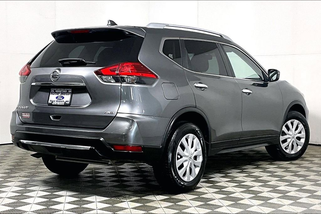 Used 2017 Nissan Rogue S w/ Appearance Package image 12