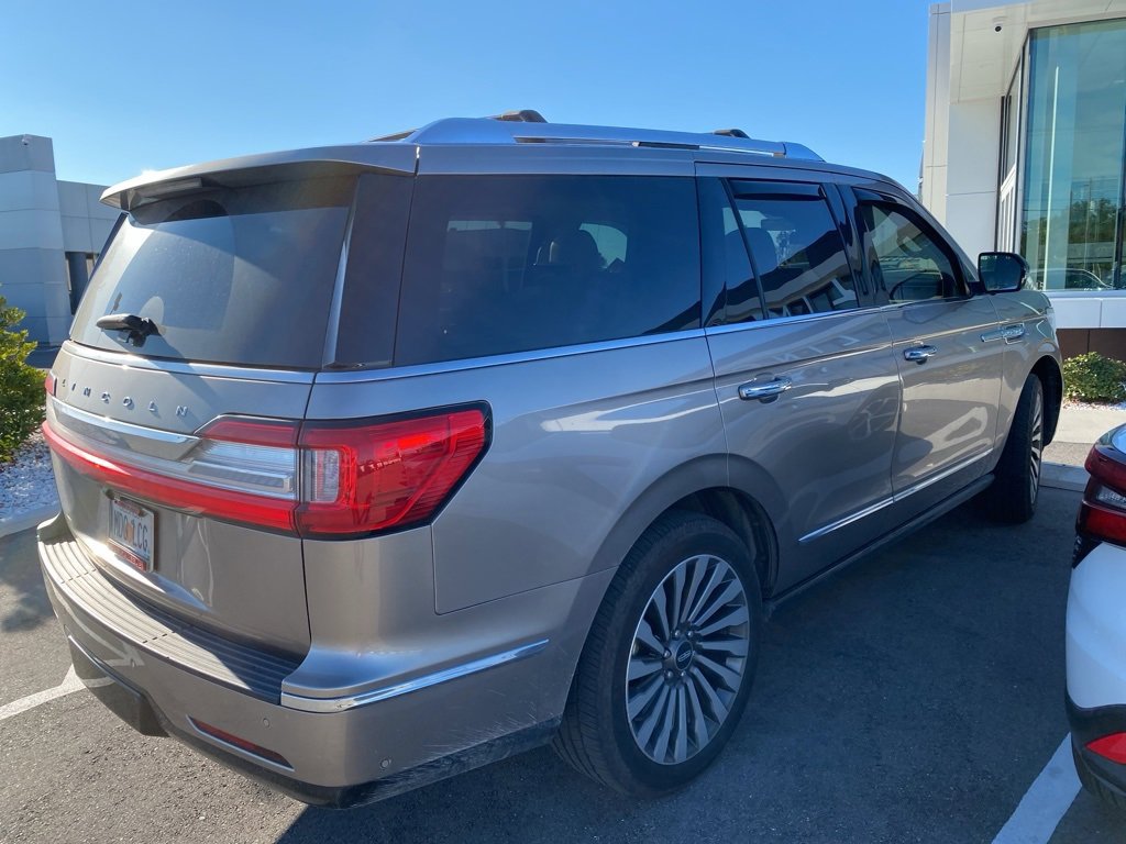 Used 2019 Lincoln Navigator Reserve image 3
