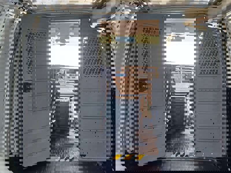 Used 2014 Chevrolet Express 2500 image 18