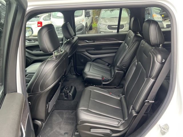 Used 2025 Jeep Grand Cherokee L Limited w/ Black Appearance Package image 13
