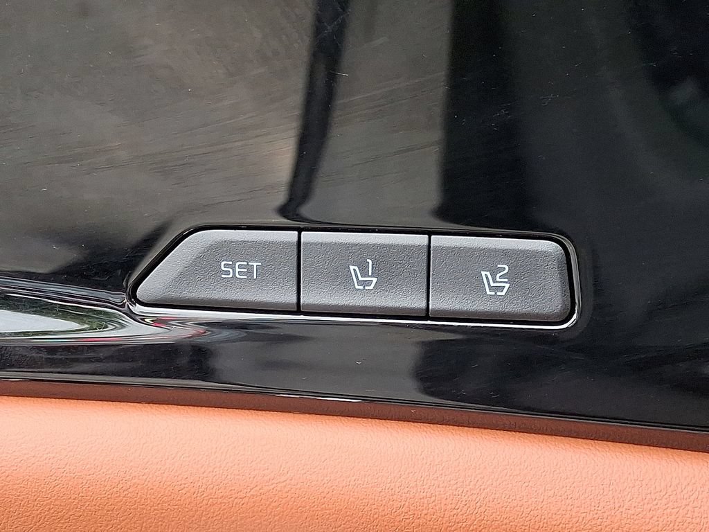 Used 2024 Kia Carnival SX FWD image 28