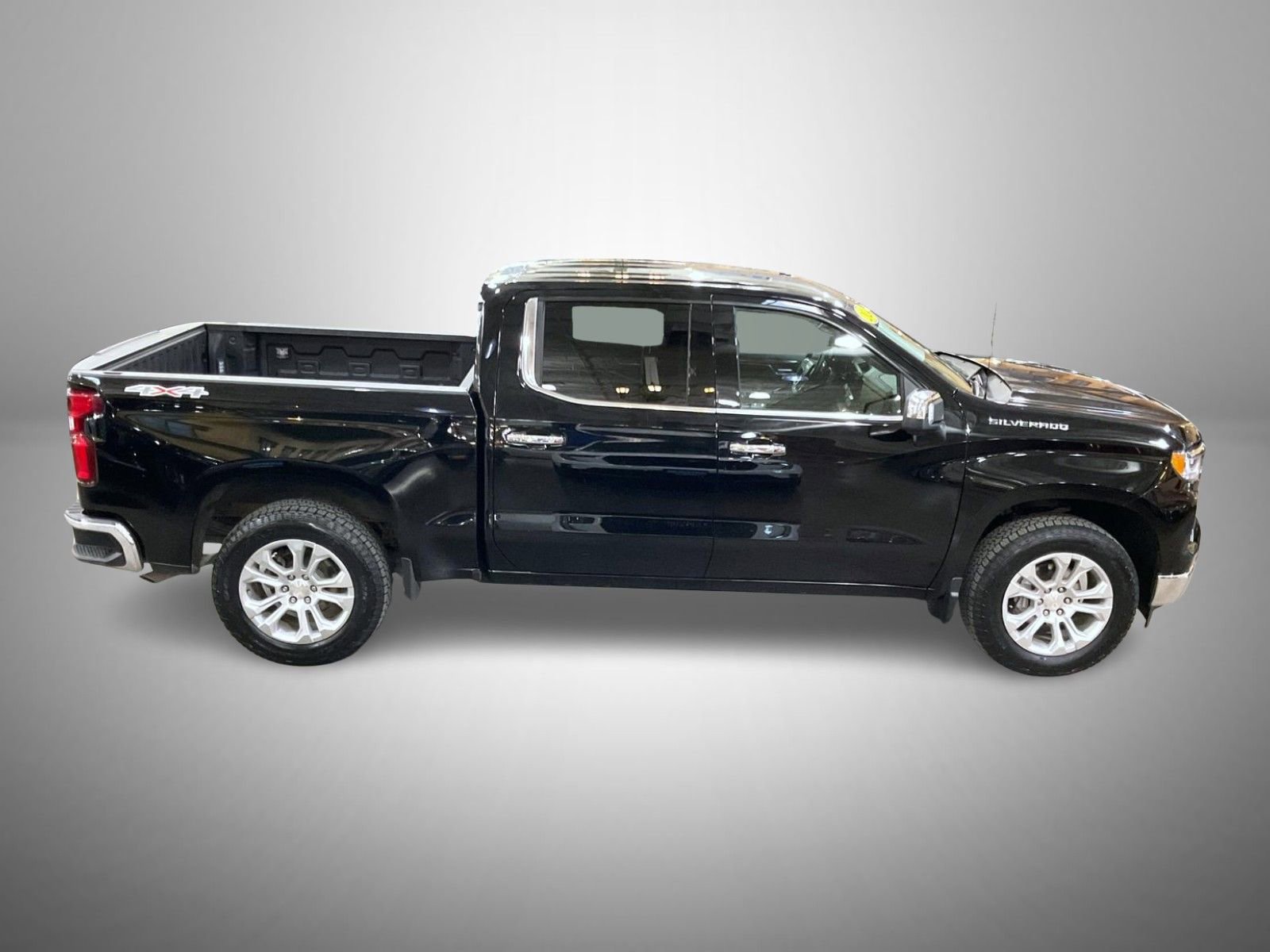 Used 2024 Chevrolet Silverado 1500 LTZ AWD/4WD image 4