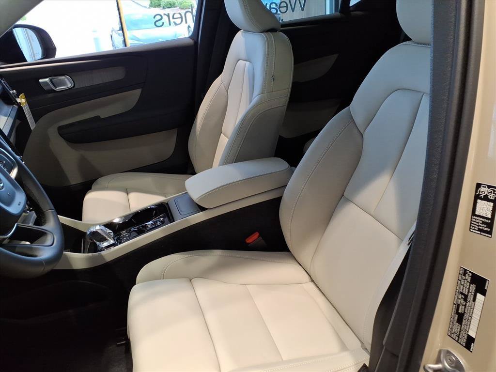 New 2026 Volvo XC40 B4 Plus w/ Protection Package Premier FWD image 19