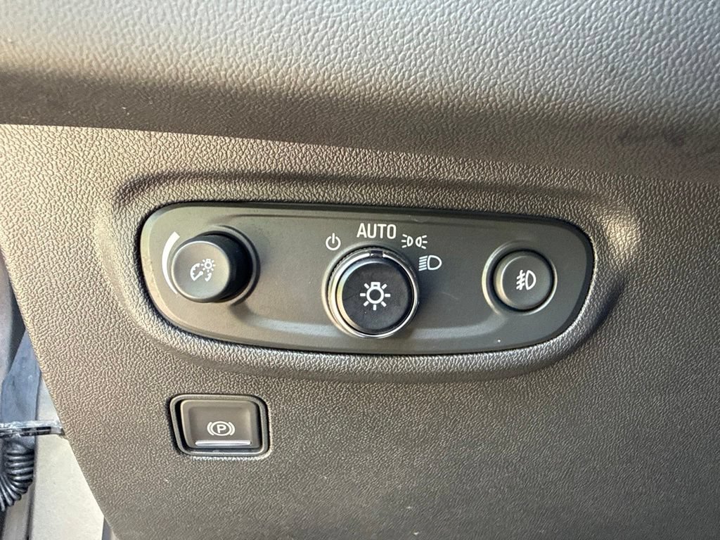 Used 2023 GMC Terrain SLT w/ LPO, Floor Liner Package AWD/4WD image 25