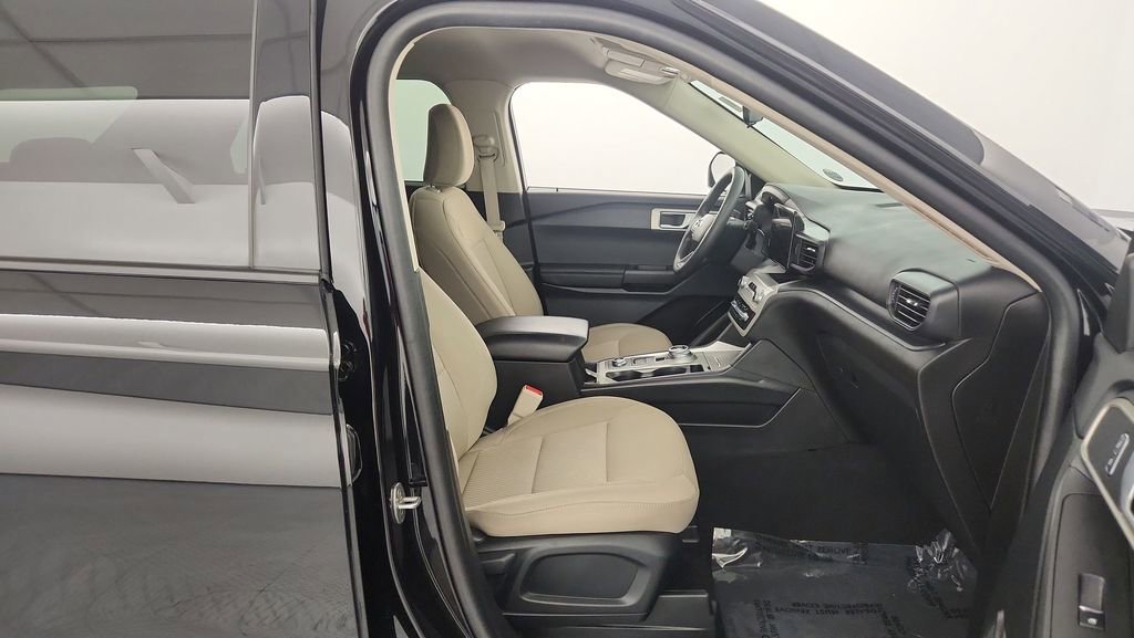 Certified 2023 Ford Explorer XLT image 30