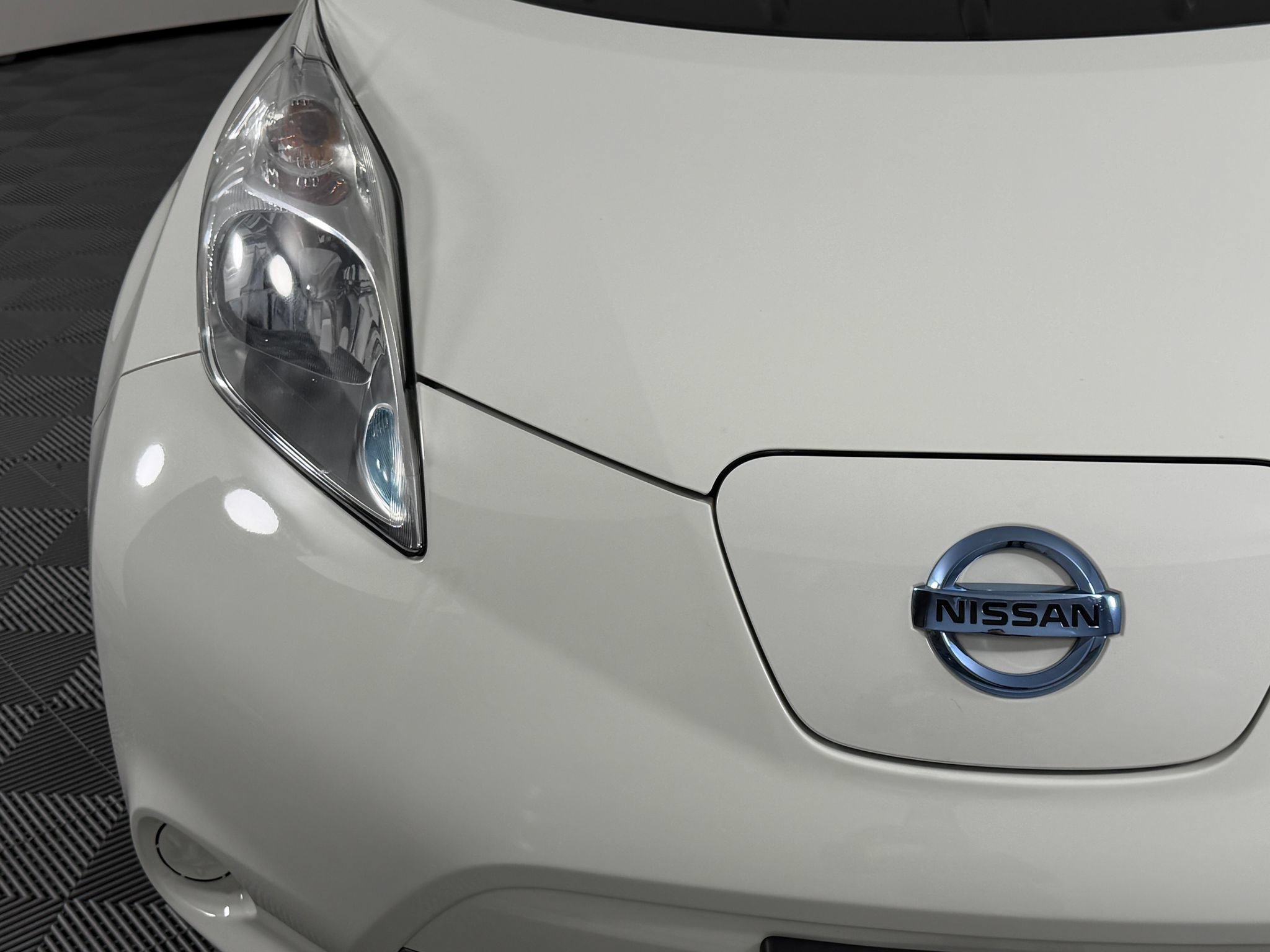 Used 2017 Nissan Leaf S FWD image 4