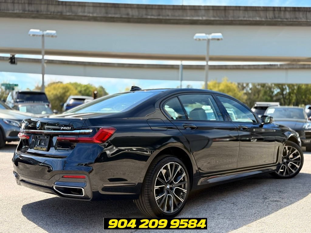 Used 2020 BMW 740i w/ Luxury Rear Seating Package RWD image 3