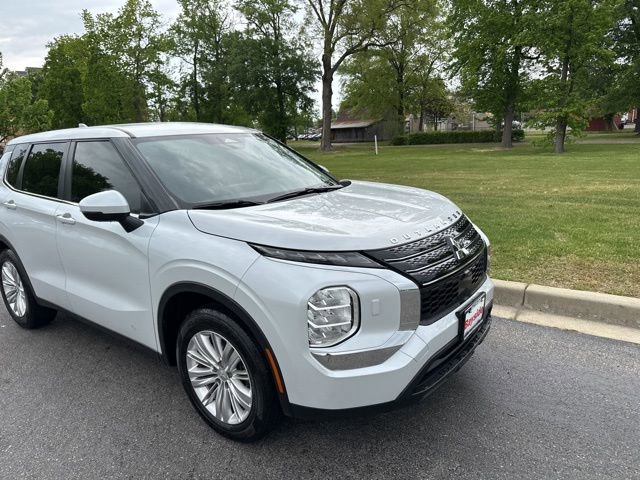 Used 2023 Mitsubishi Outlander ES AWD/4WD image 22