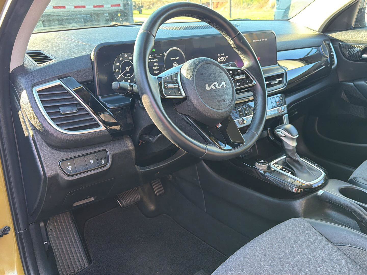 Used 2024 Kia Seltos S FWD image 13