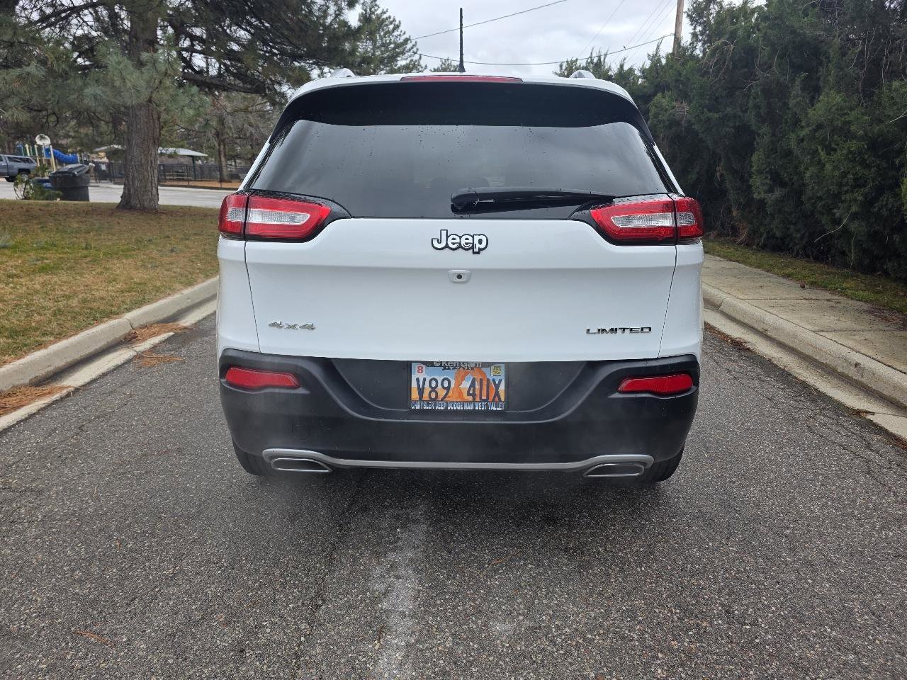 Used 2016 Jeep Cherokee Limited AWD/4WD image 7