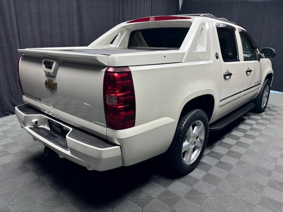 Used 2013 Chevrolet Avalanche LTZ AWD/4WD image 6