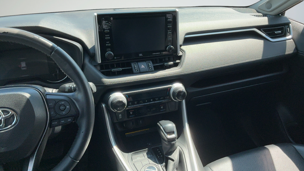 Used 2020 Toyota RAV4 Limited AWD/4WD image 8