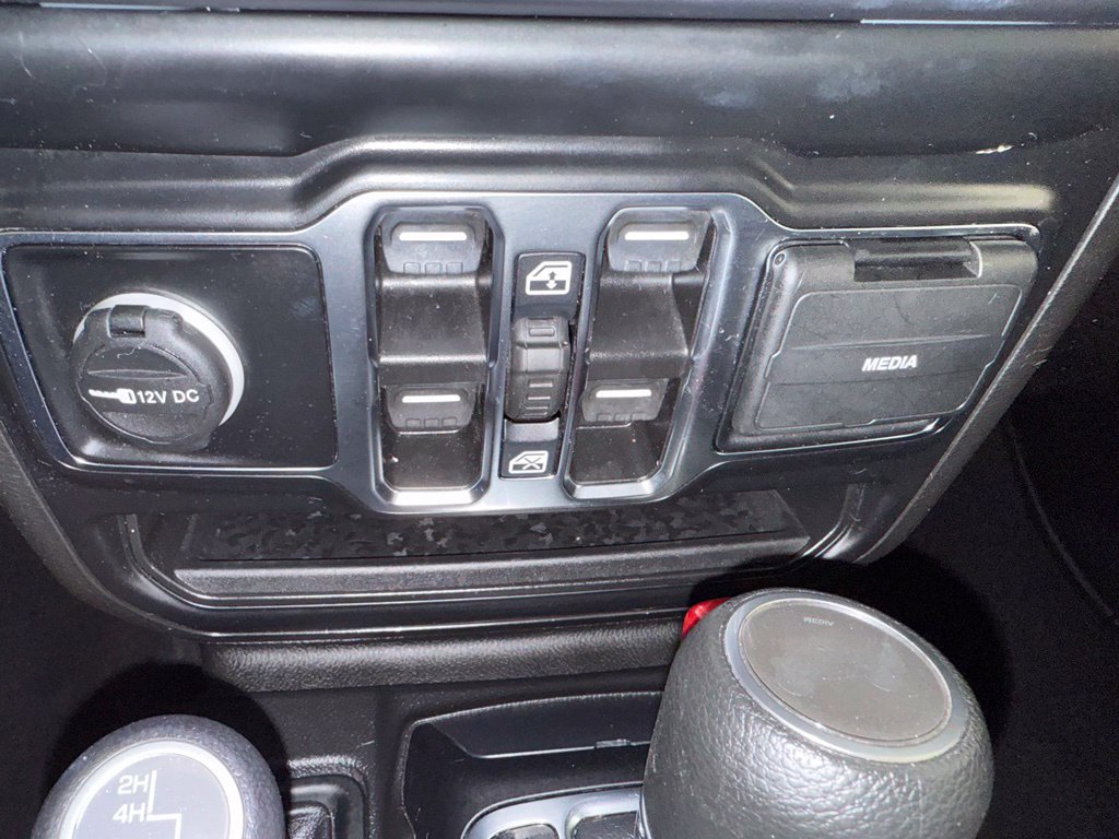 Used 2023 Jeep Wrangler Unlimited Sahara AWD/4WD image 38