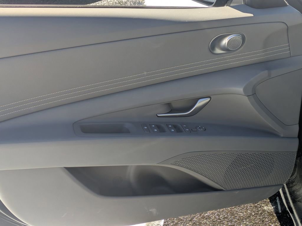 Certified 2025 Hyundai Elantra Sport image 8