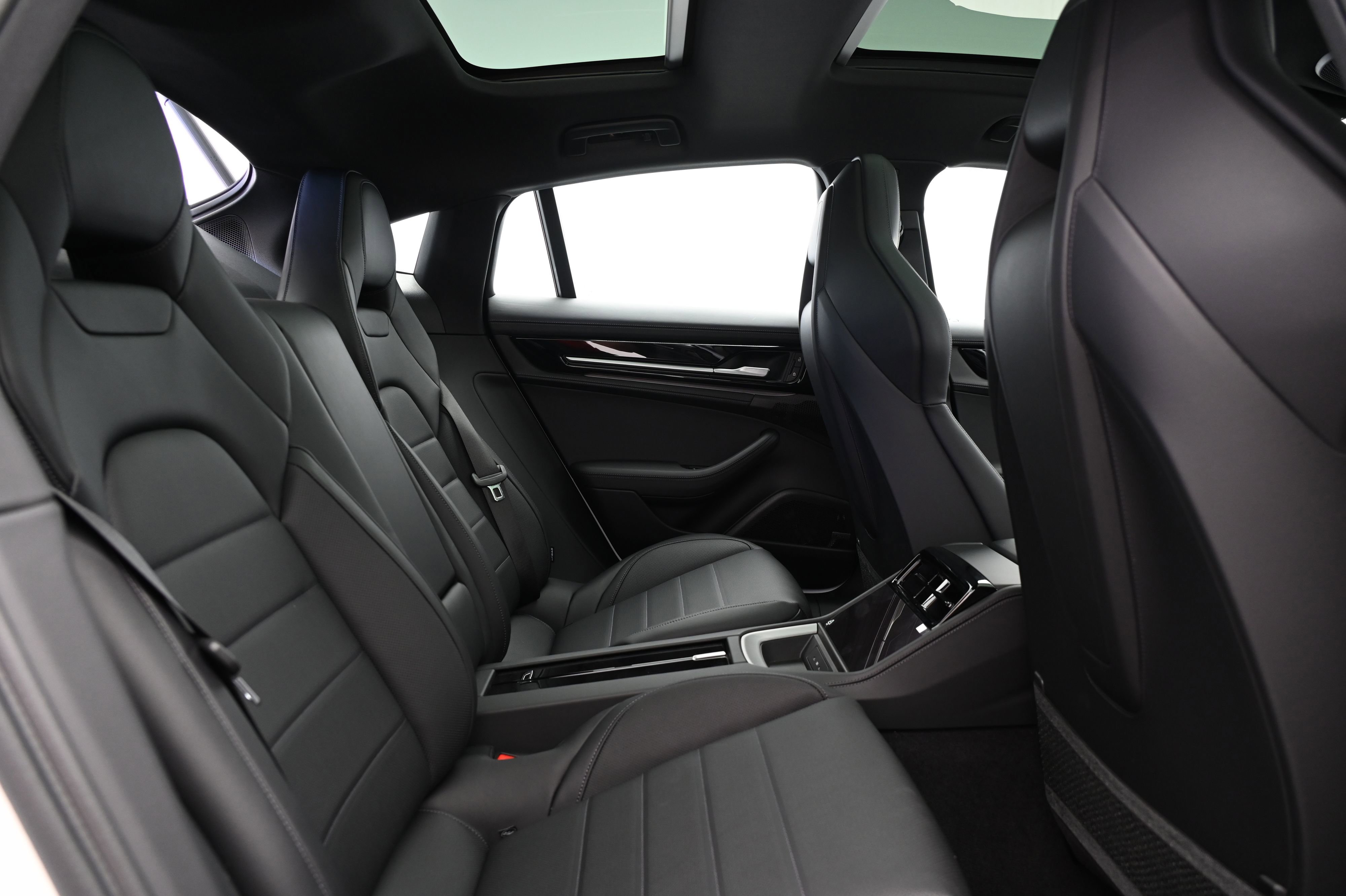 Used 2024 Porsche Panamera 4 image 24