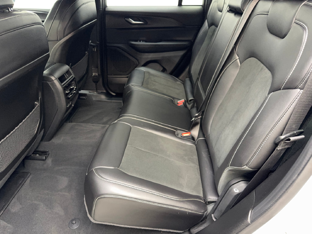 Used 2025 Jeep Grand Cherokee Altitude RWD image 34