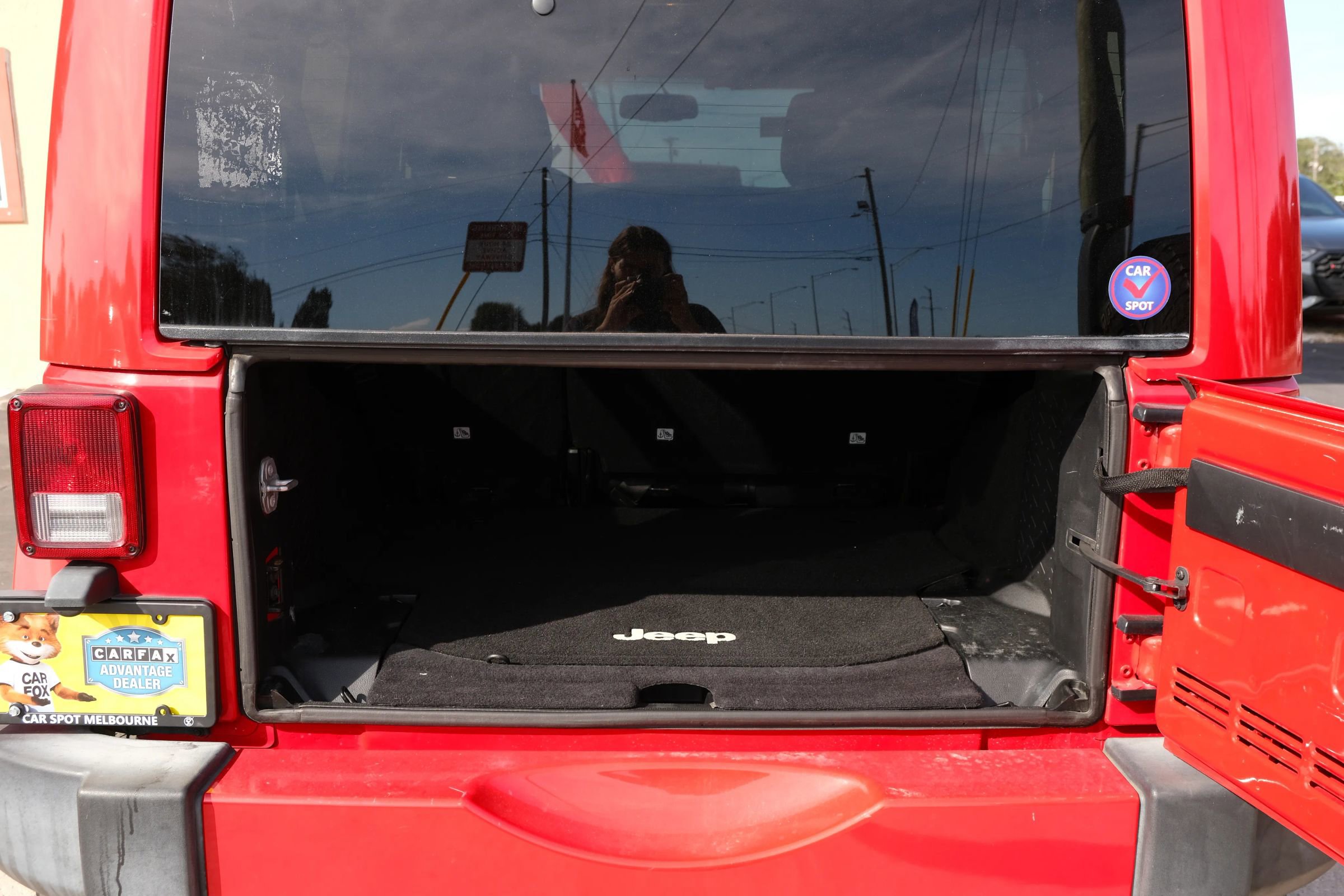 Used 2016 Jeep Wrangler Unlimited Sahara w/ Connectivity Group image 24