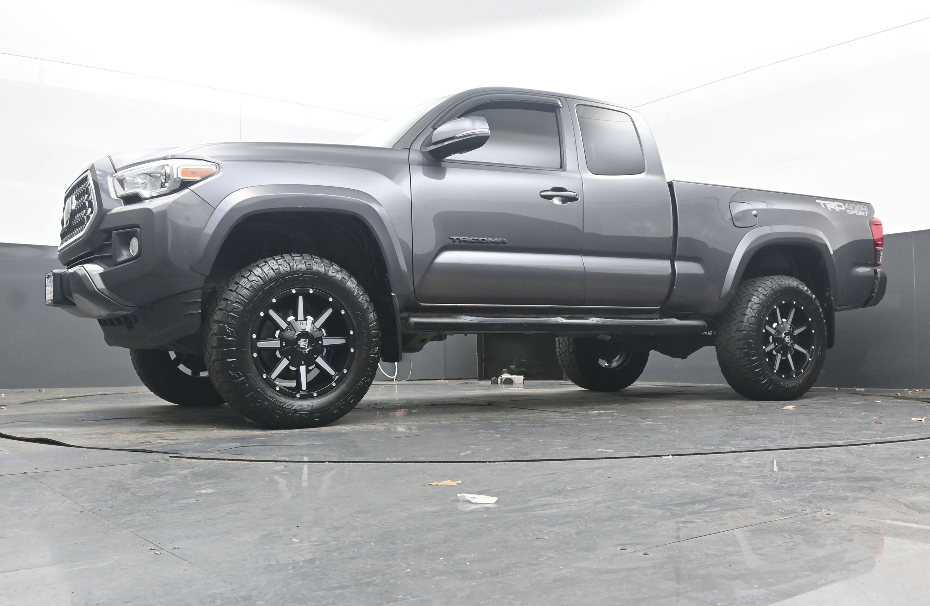 Used 2019 Toyota Tacoma TRD Sport w/ Technology Package image 21
