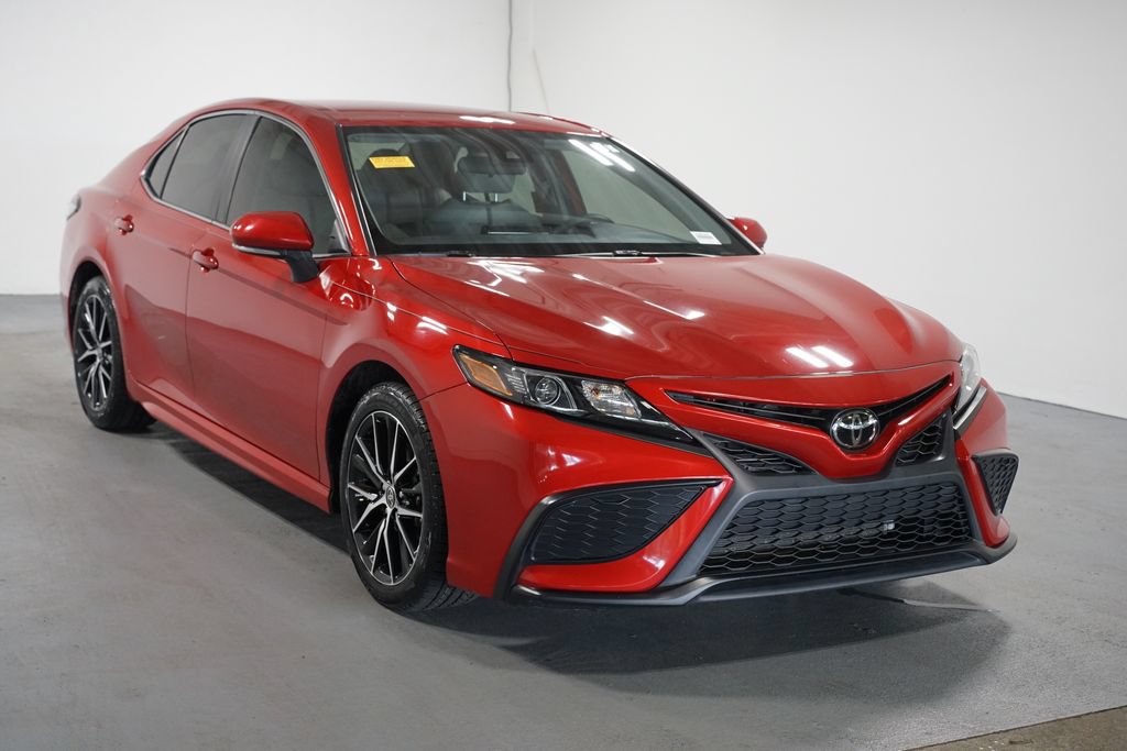 Certified 2024 Toyota Camry SE FWD image 3