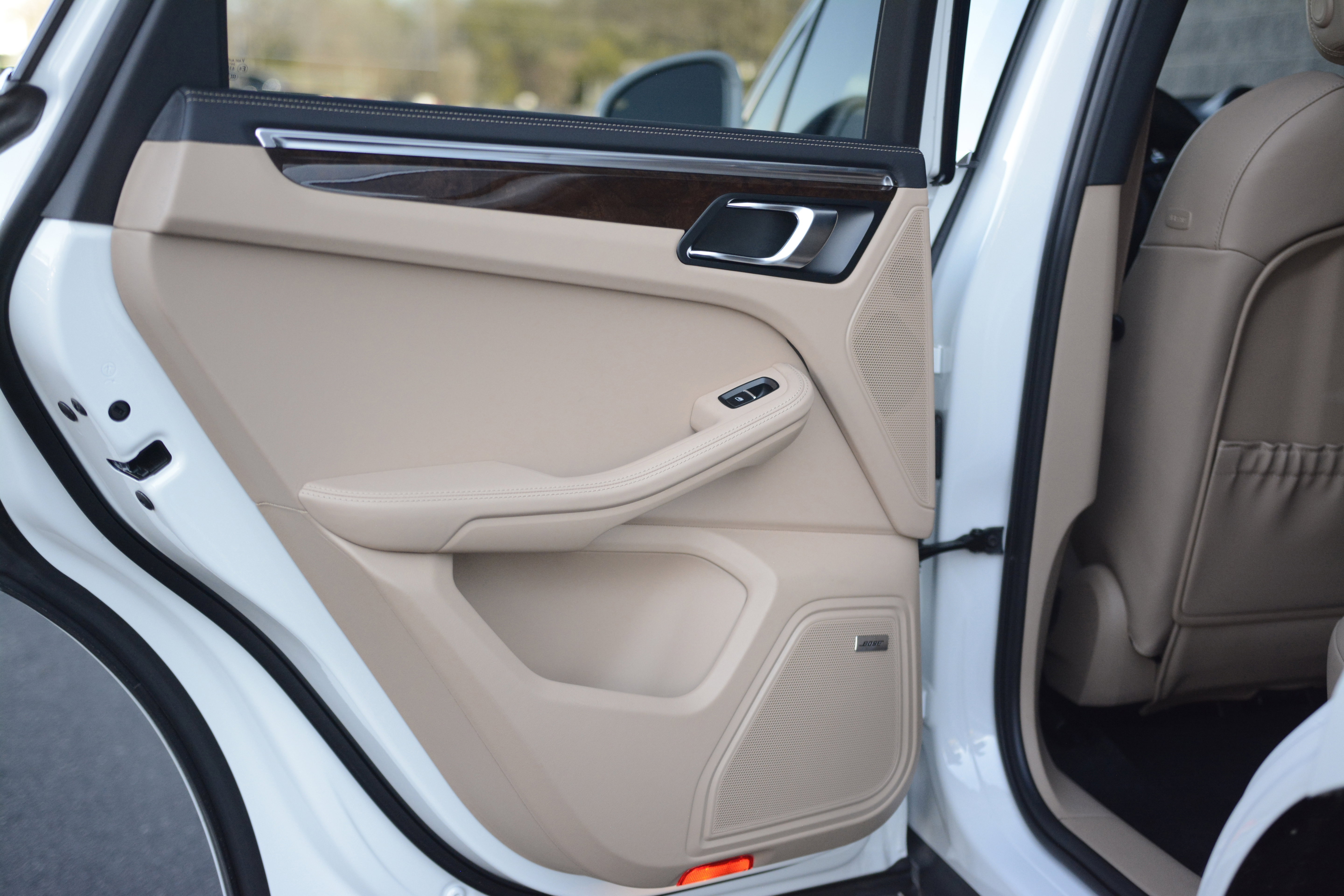 Certified 2025 Porsche Macan image 30