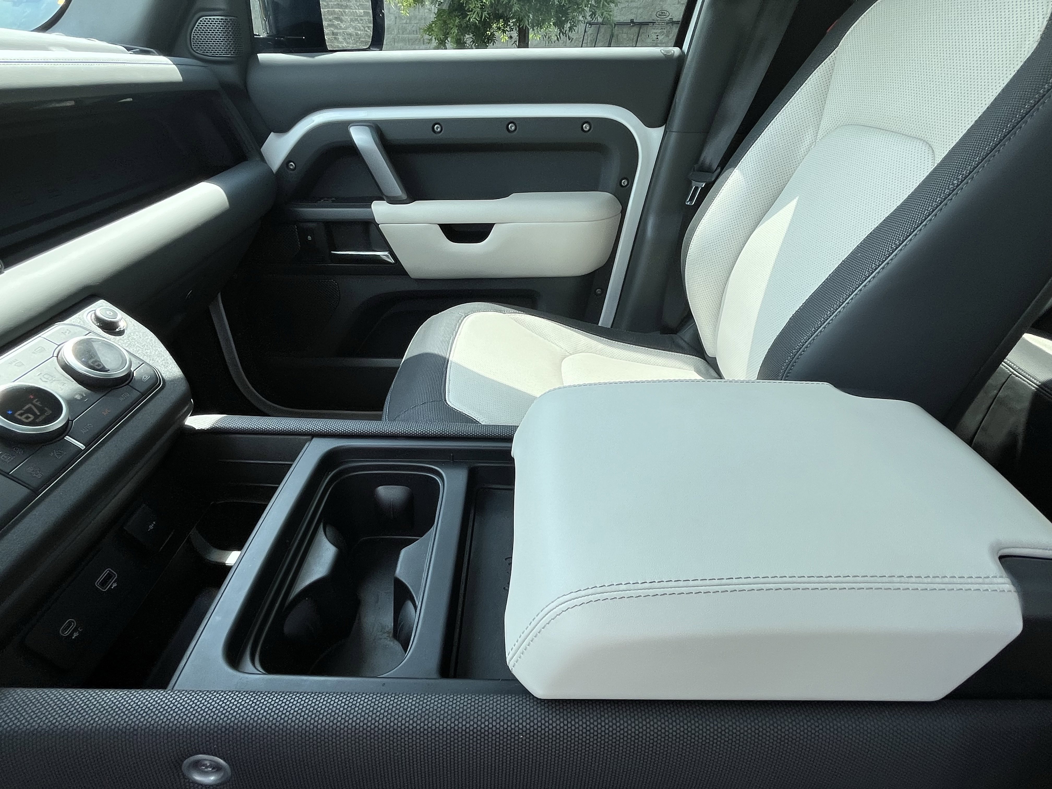 Certified 2023 Land Rover Defender 110 X-Dynamic SE AWD/4WD image 25