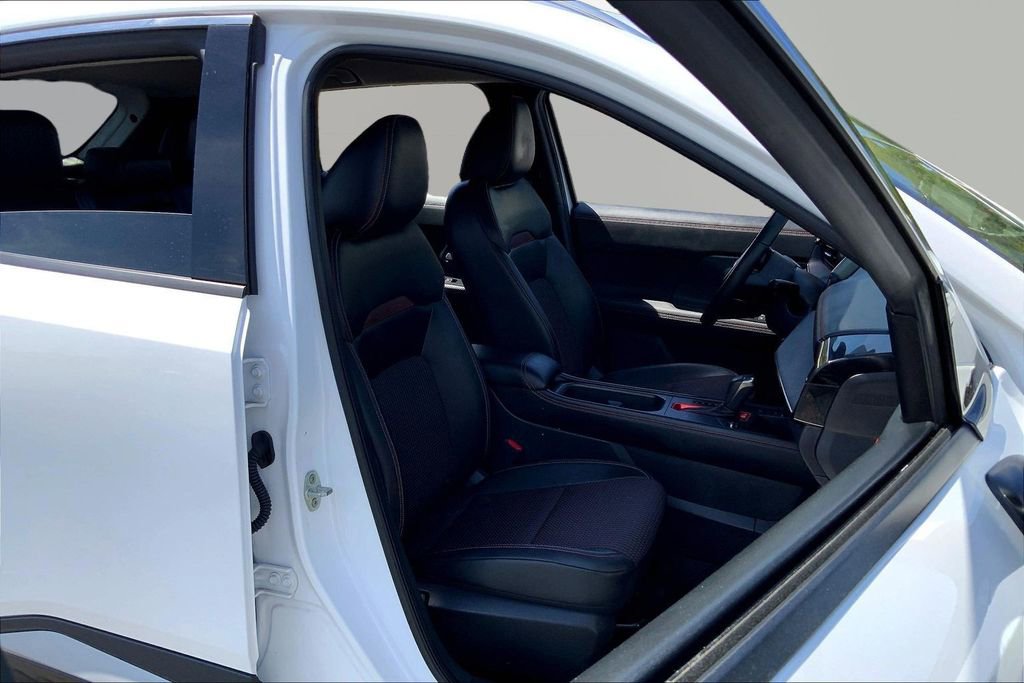 Used 2025 Nissan Kicks SR image 19