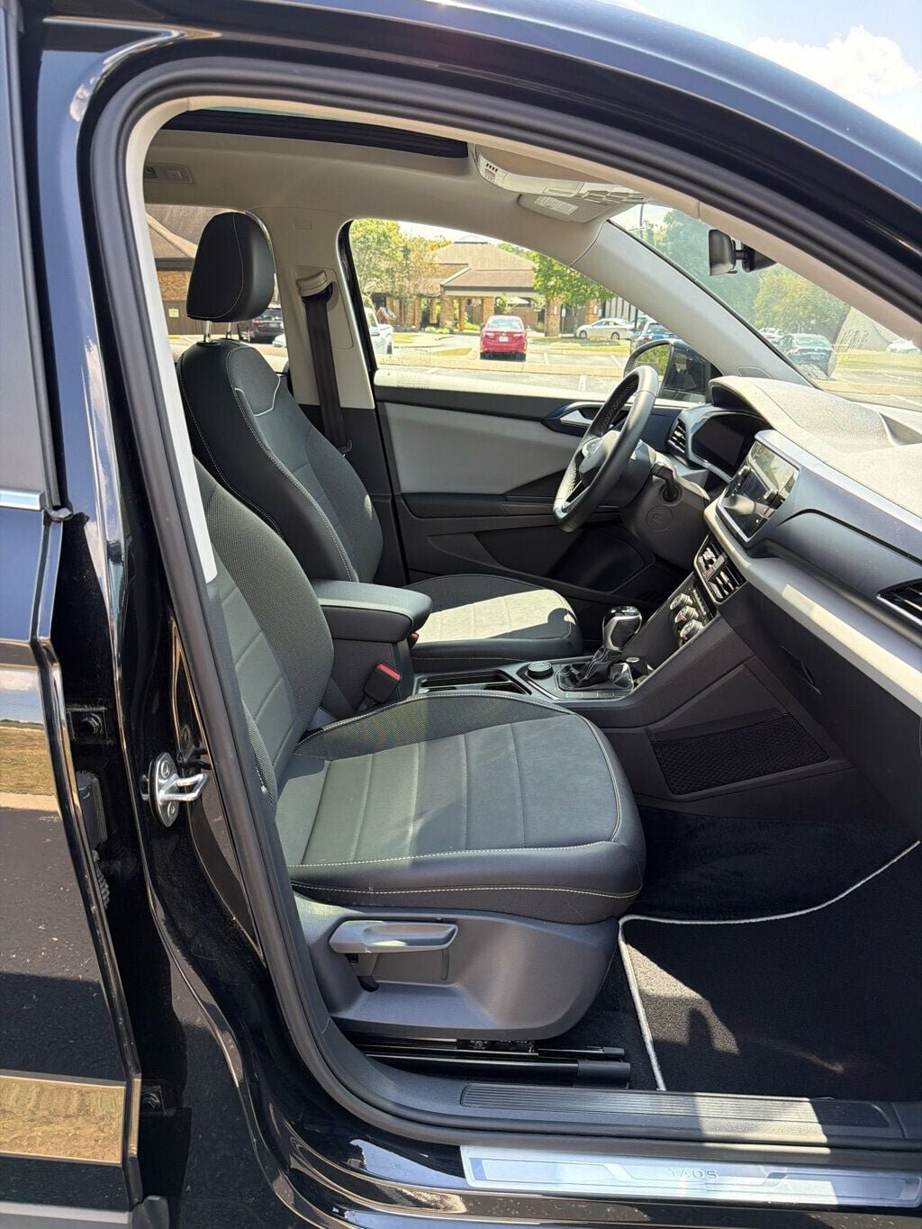 Used 2023 Volkswagen Taos SE AWD/4WD image 13