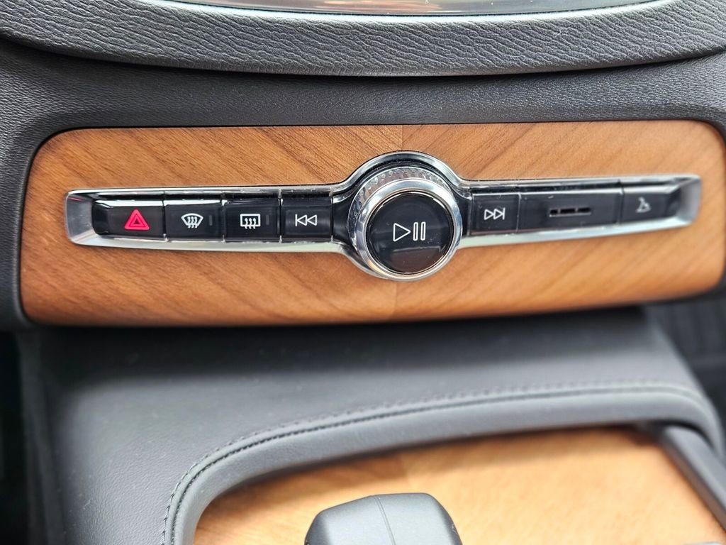 Used 2023 Volvo XC90 B6 Plus w/ Protection Package Premier image 23