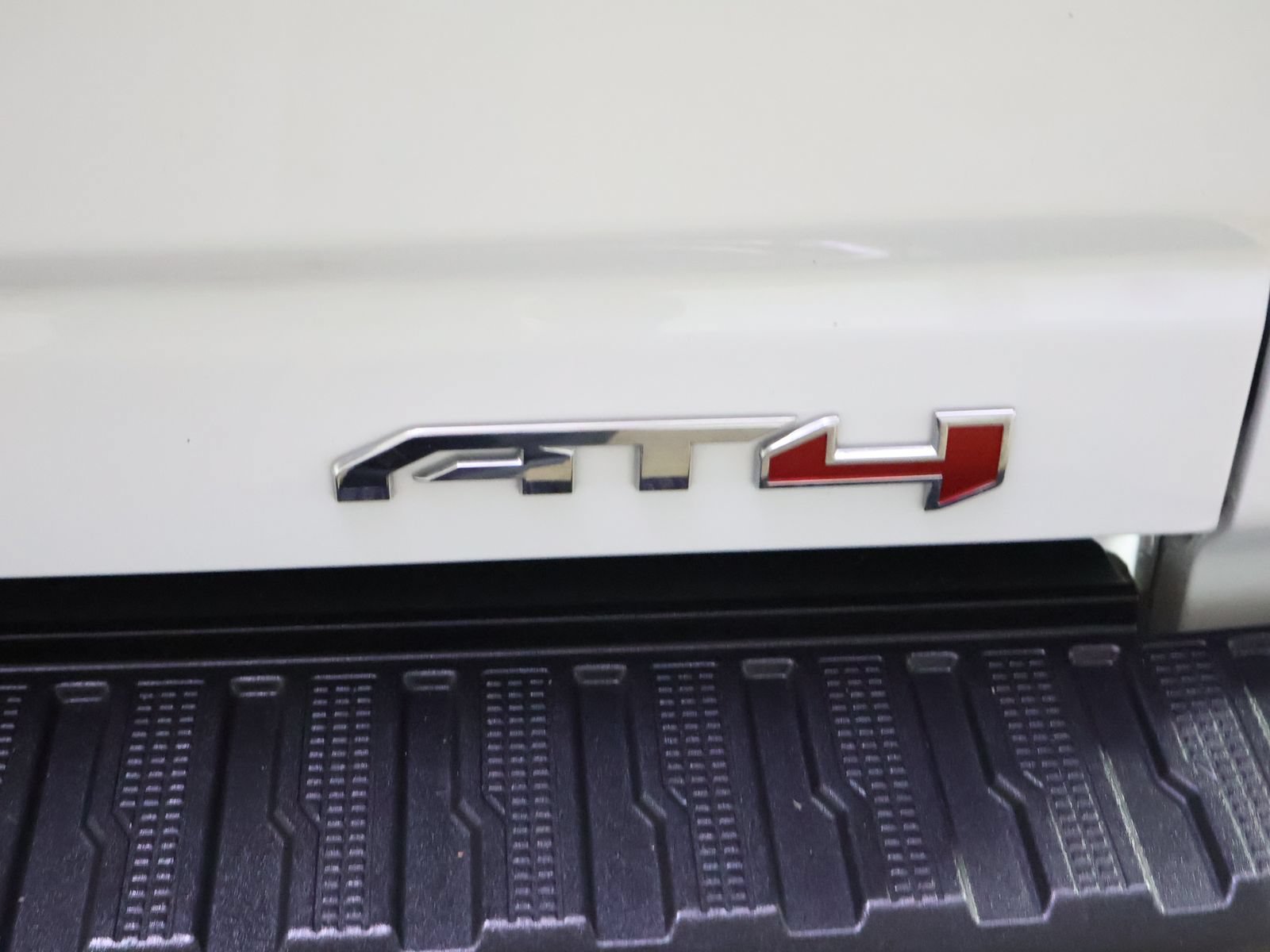Used 2025 GMC Sierra 2500 AT4 AWD/4WD image 13