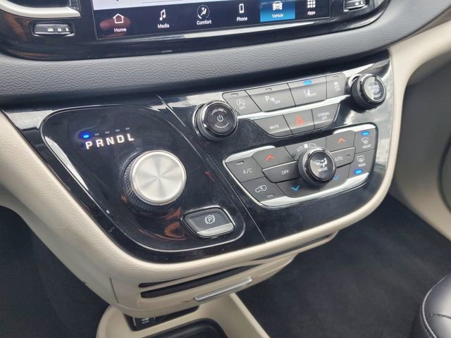 Certified 2024 Chrysler Pacifica Touring-L image 17