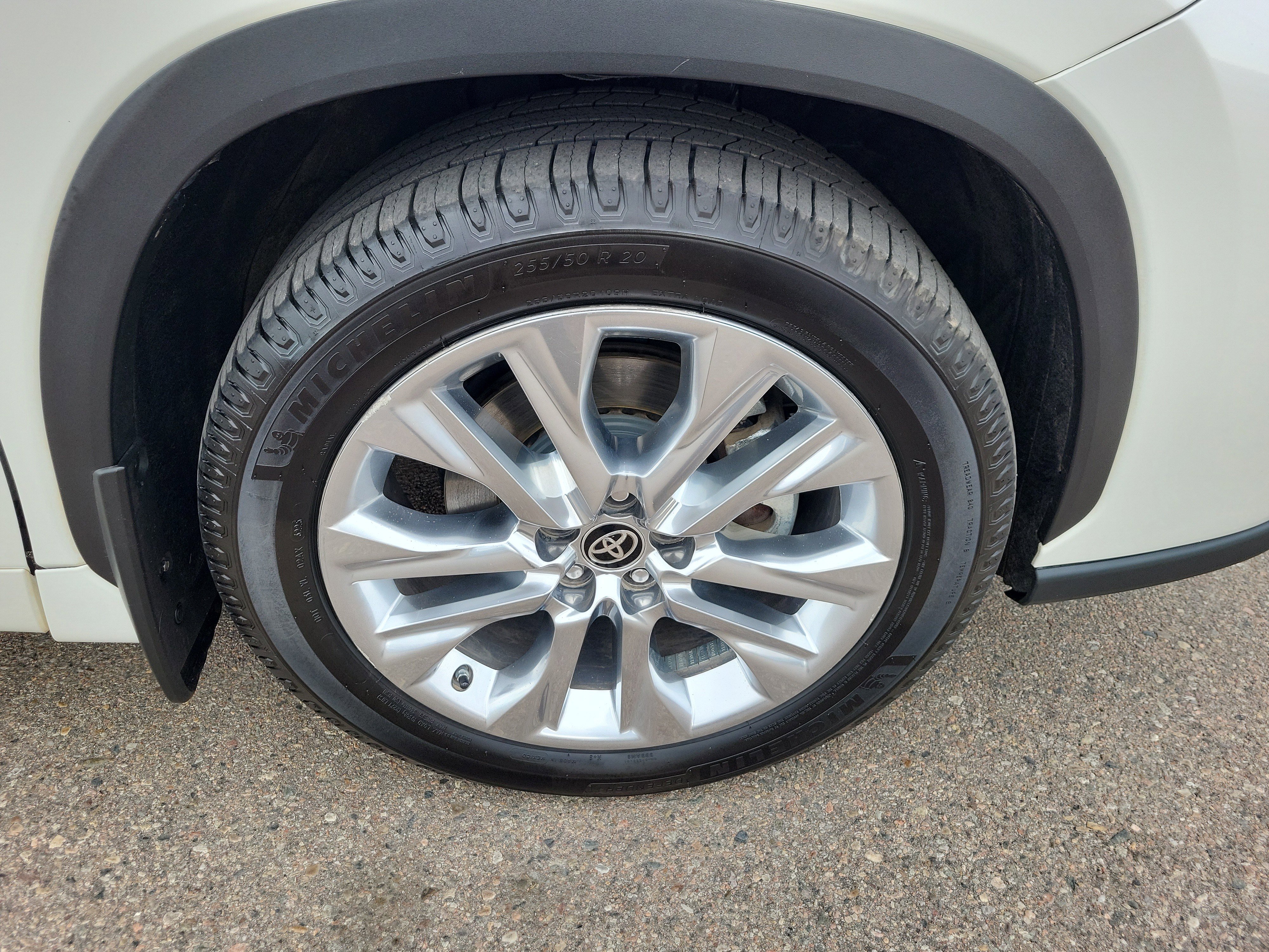 Used 2021 Toyota Highlander Limited image 16