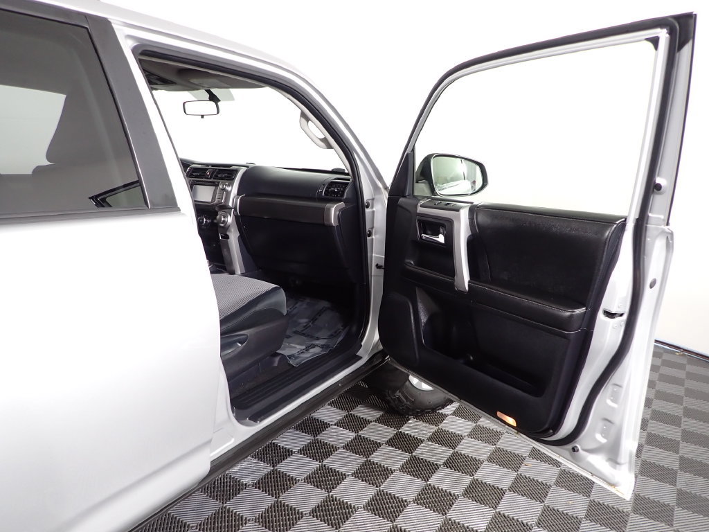 Used 2014 Toyota 4Runner SR5 AWD/4WD image 36