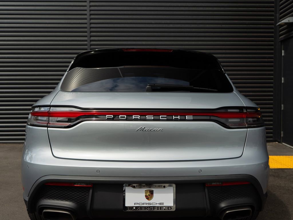 Used 2025 Porsche Macan image 11