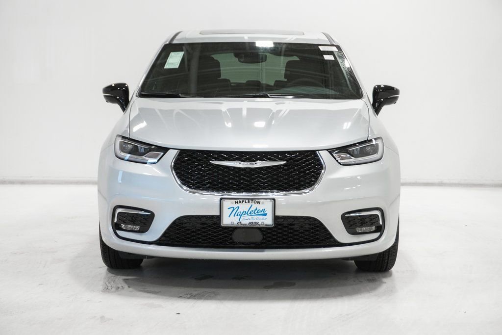 New 2026 Chrysler Pacifica Limited image 3