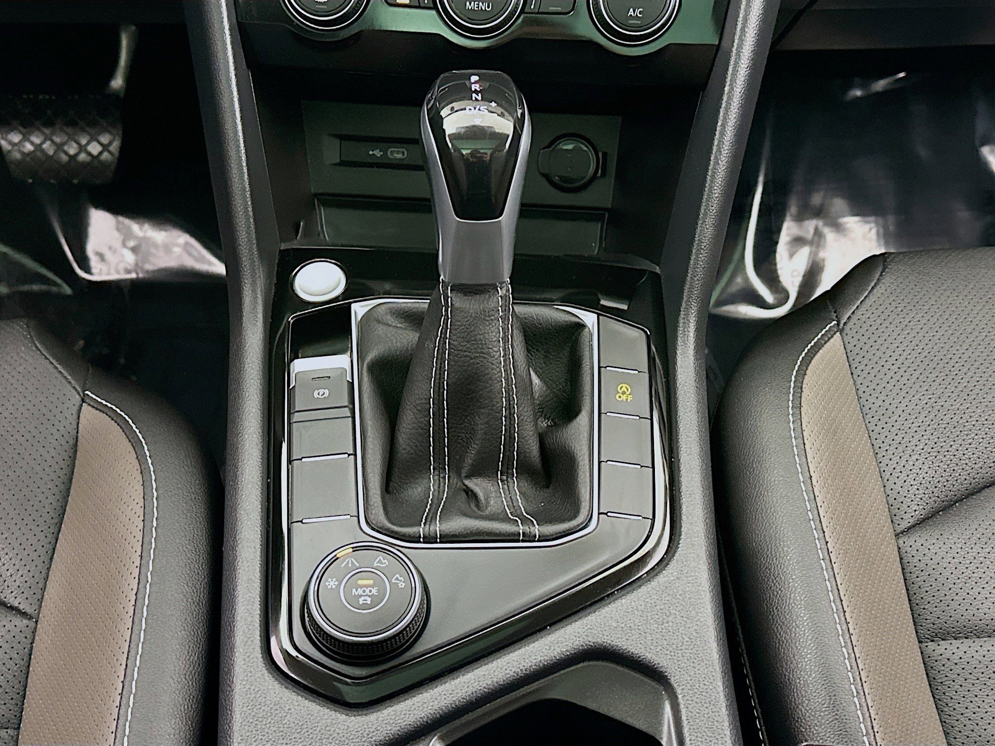 Used 2023 Volkswagen Taos SEL image 14