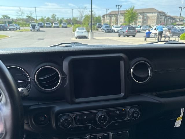 Used 2022 Jeep Wrangler Unlimited Sahara w/ Cold Weather Group image 14