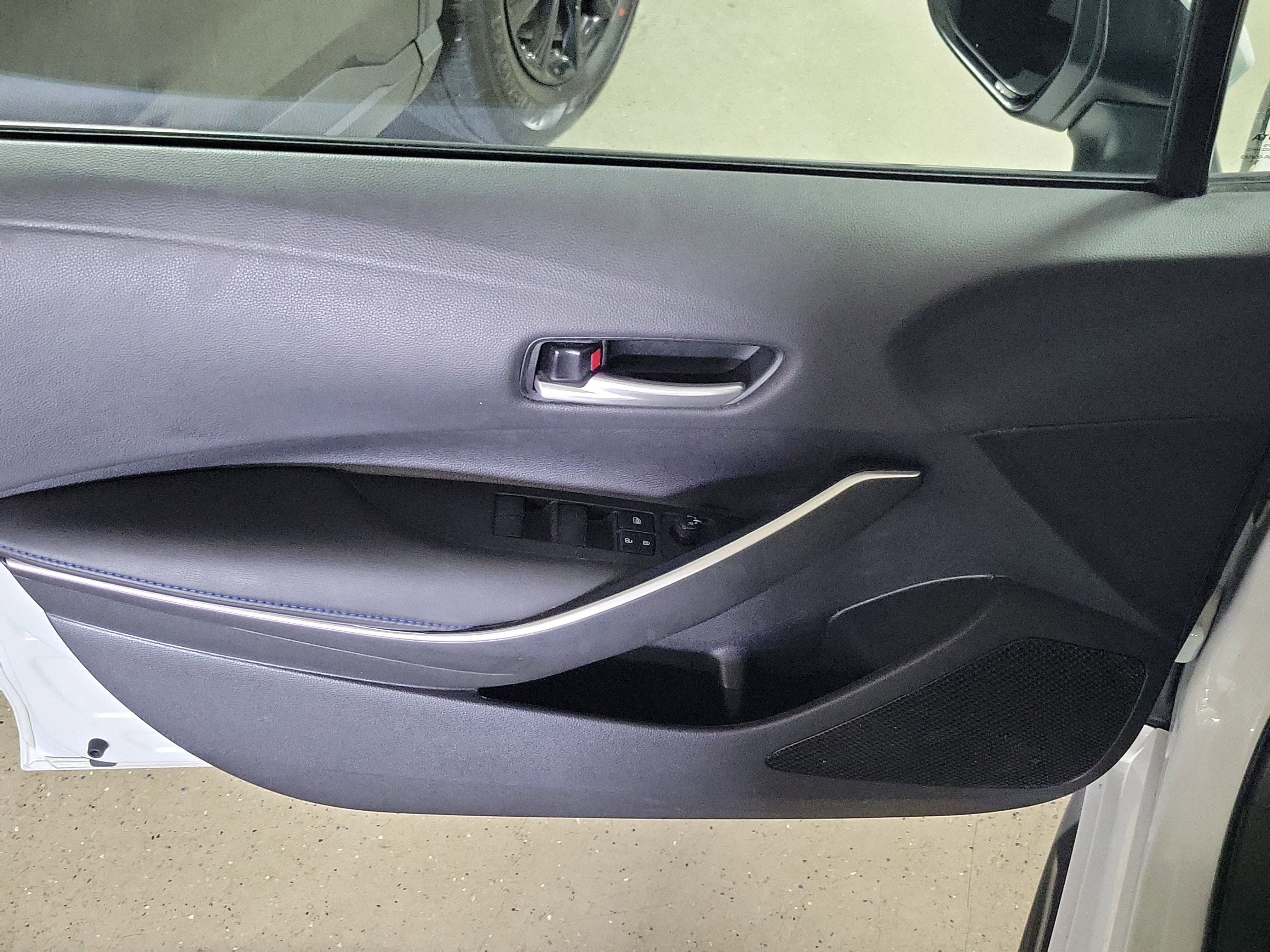 Used 2021 Toyota Corolla SE w/ Carpet Mat Package (TMS) image 16