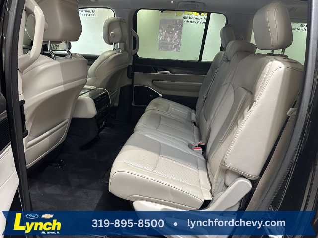 Used 2023 Jeep Wagoneer L Series III w/ Premium Group I AWD/4WD image 23