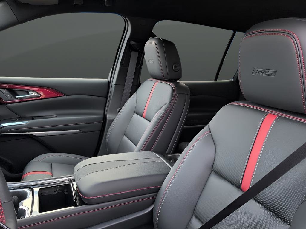 Used 2025 Chevrolet Traverse RS image 11