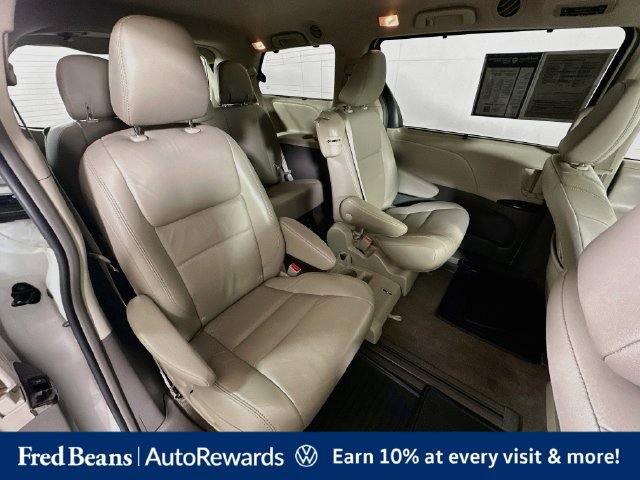 Used 2018 Toyota Sienna XLE Premium FWD image 36