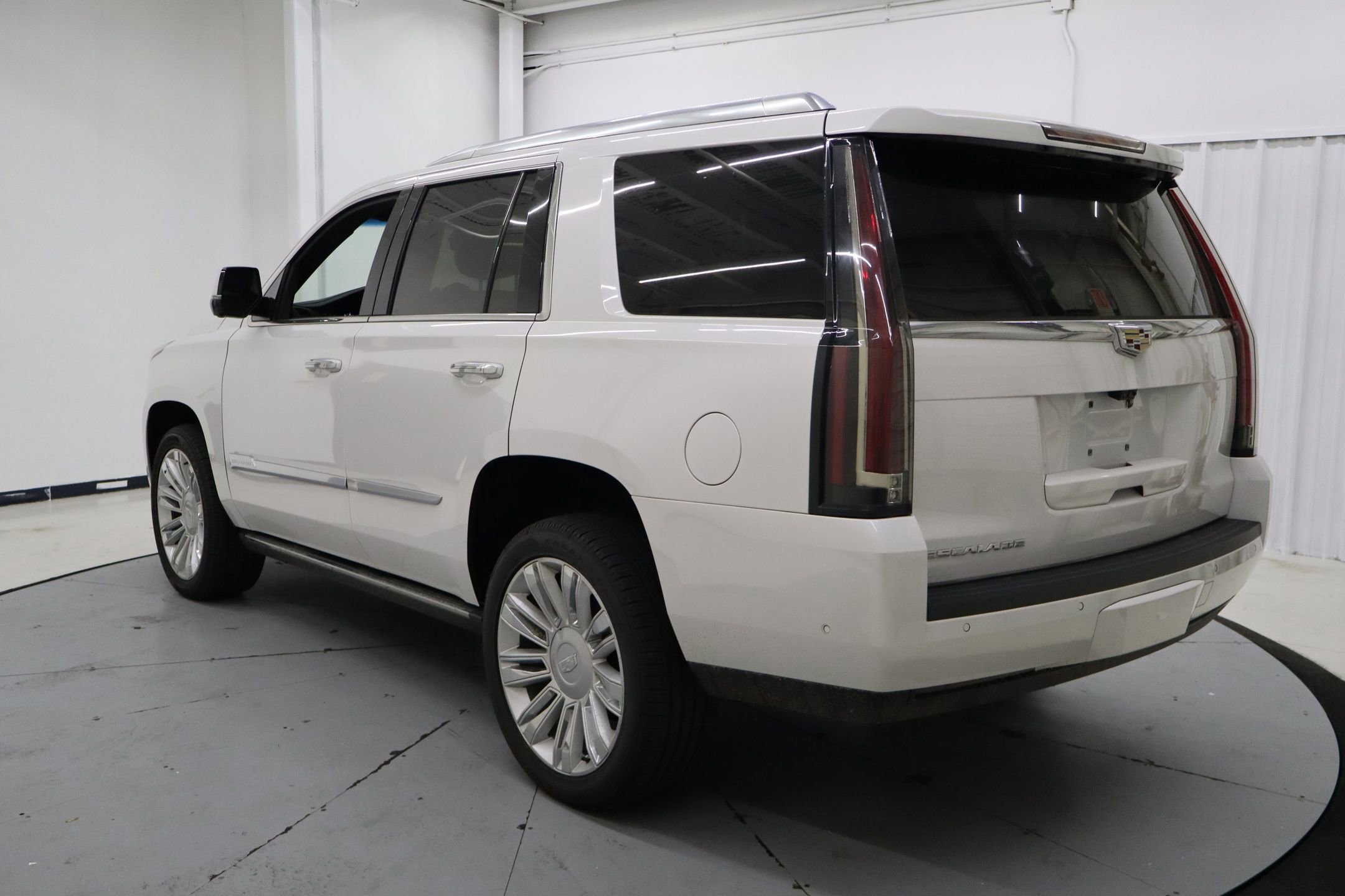 Used 2020 Cadillac Escalade Platinum image 8