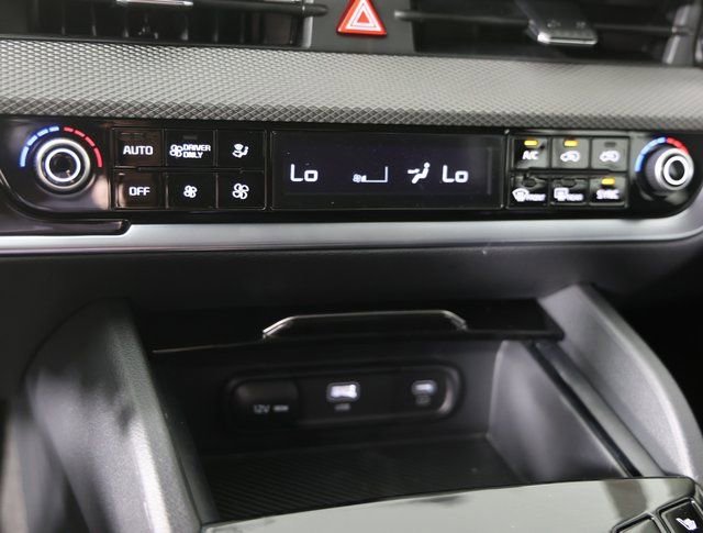 New 2025 Kia Sportage LX image 16