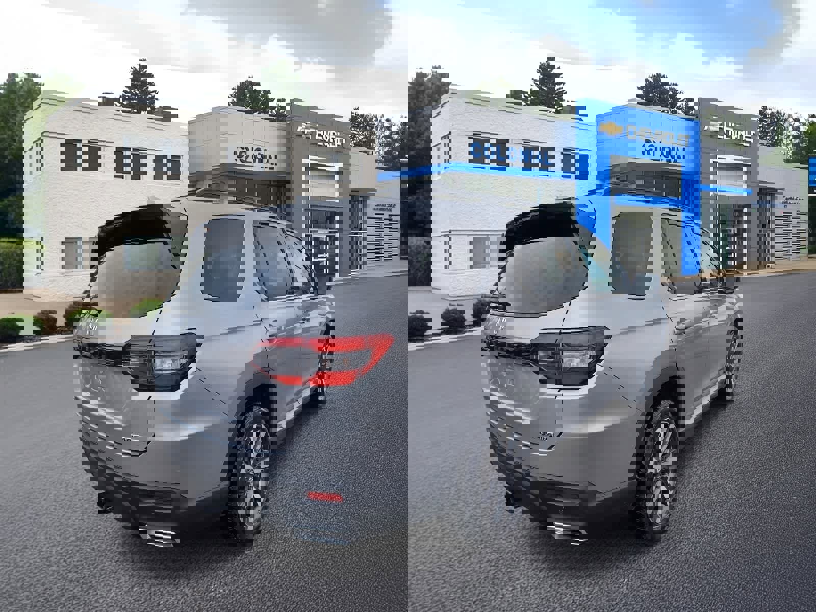 Used 2023 Honda Pilot Touring image 4