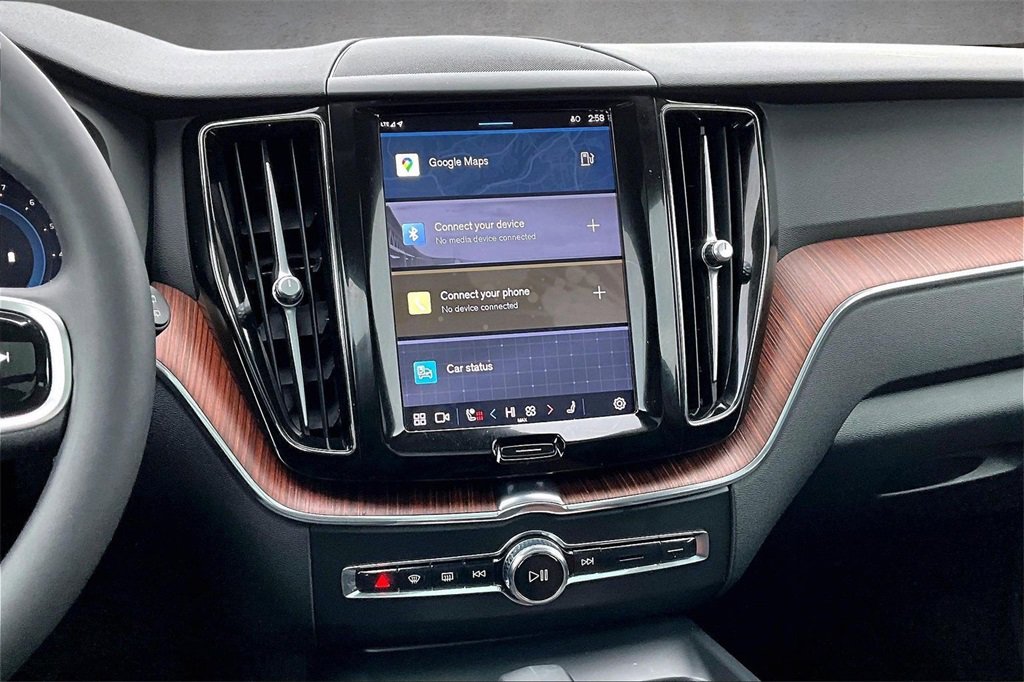 Used 2023 Volvo XC60 B5 Plus image 9