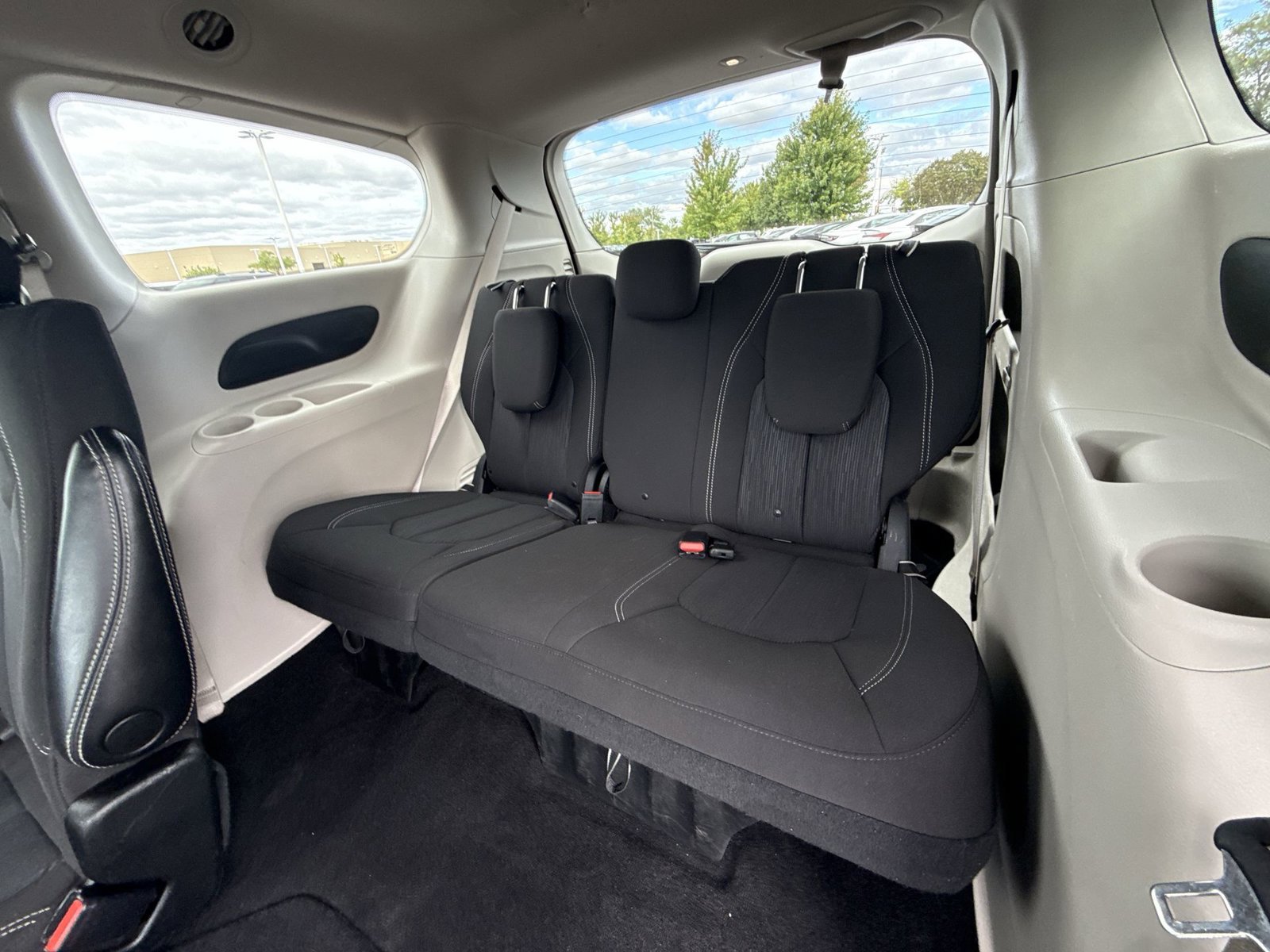 Used 2021 Chrysler Voyager LX FWD image 23