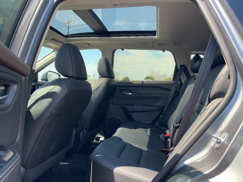 Used 2023 Nissan Rogue SL w/ SL Premium Package image 10