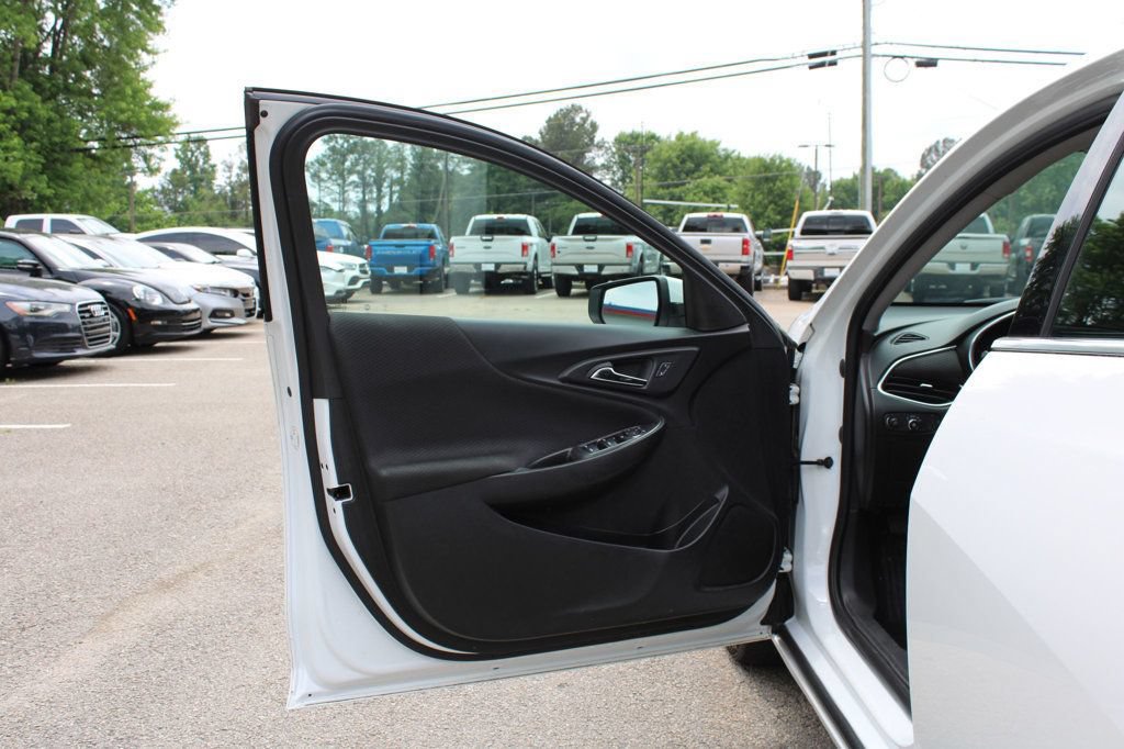 Used 2021 Chevrolet Malibu LT FWD image 13