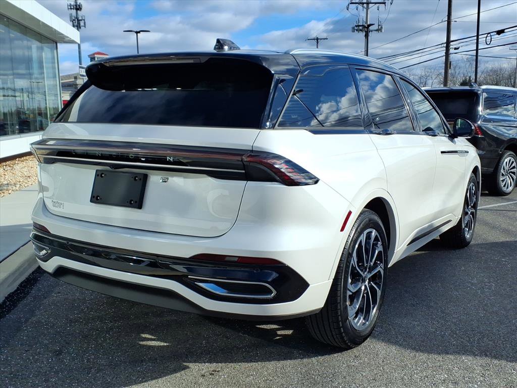 Certified 2025 Lincoln Nautilus Reserve image 4